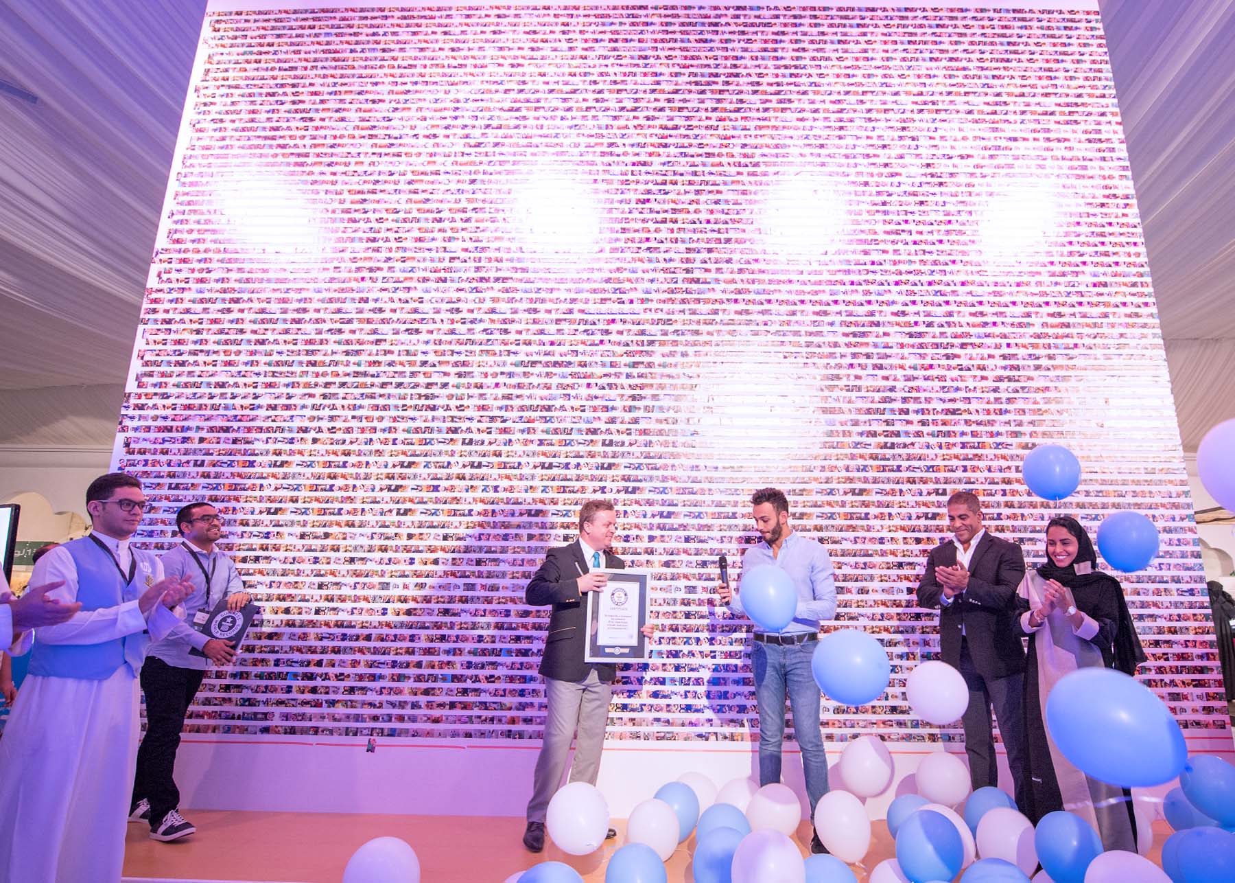 Dice wining a World Guinness Record at the HP event