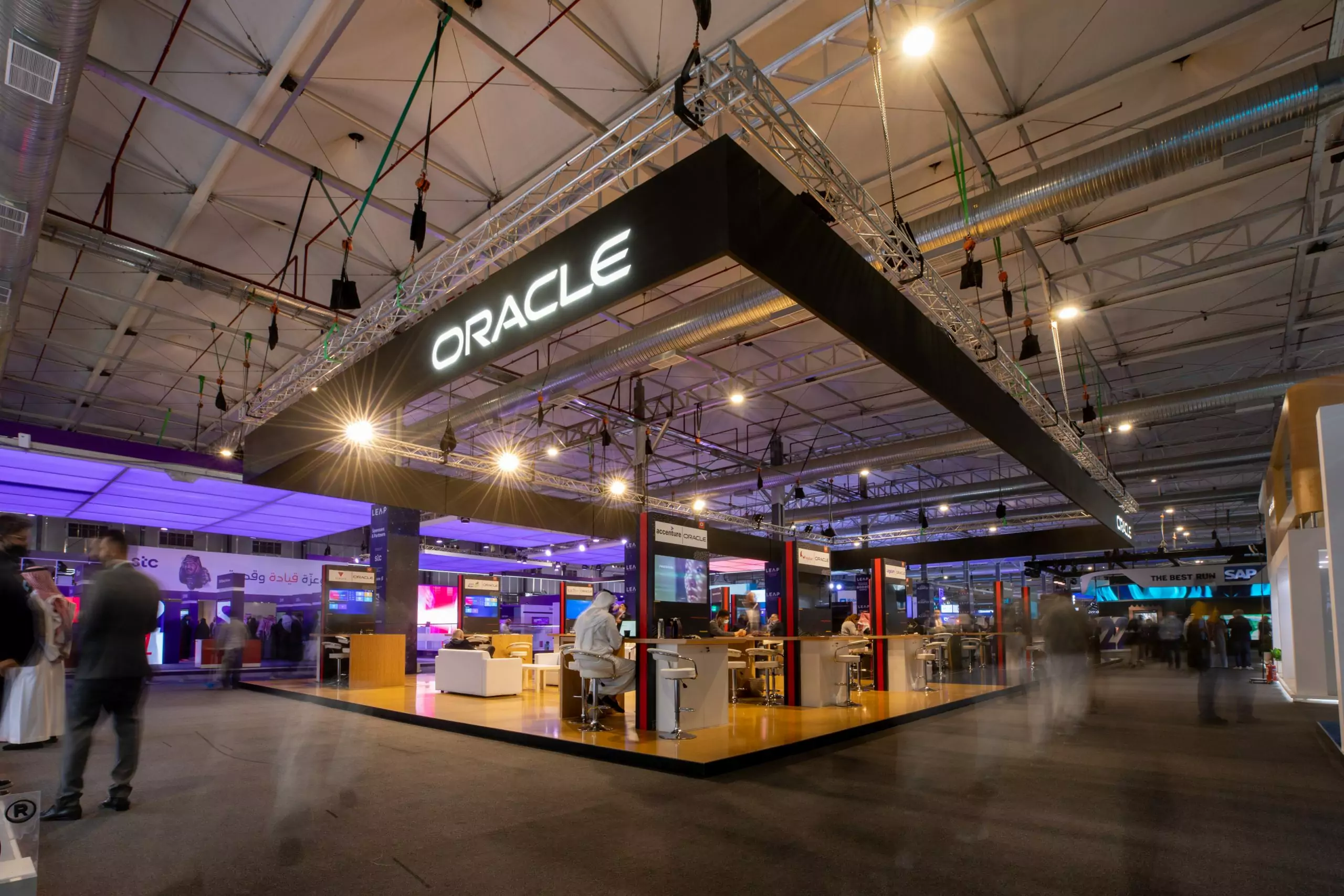 Oracle booth with attendees