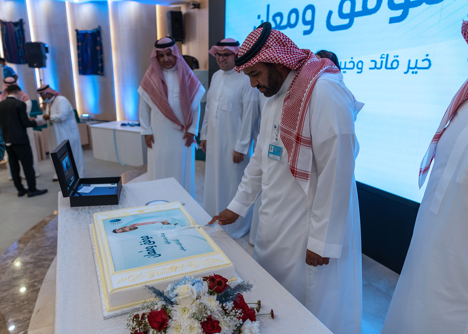 Saudi man cutting cake