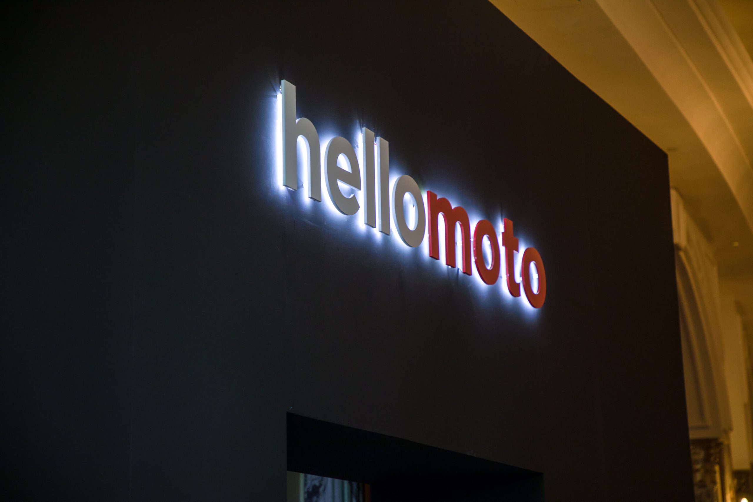 Motorola slogan on wall