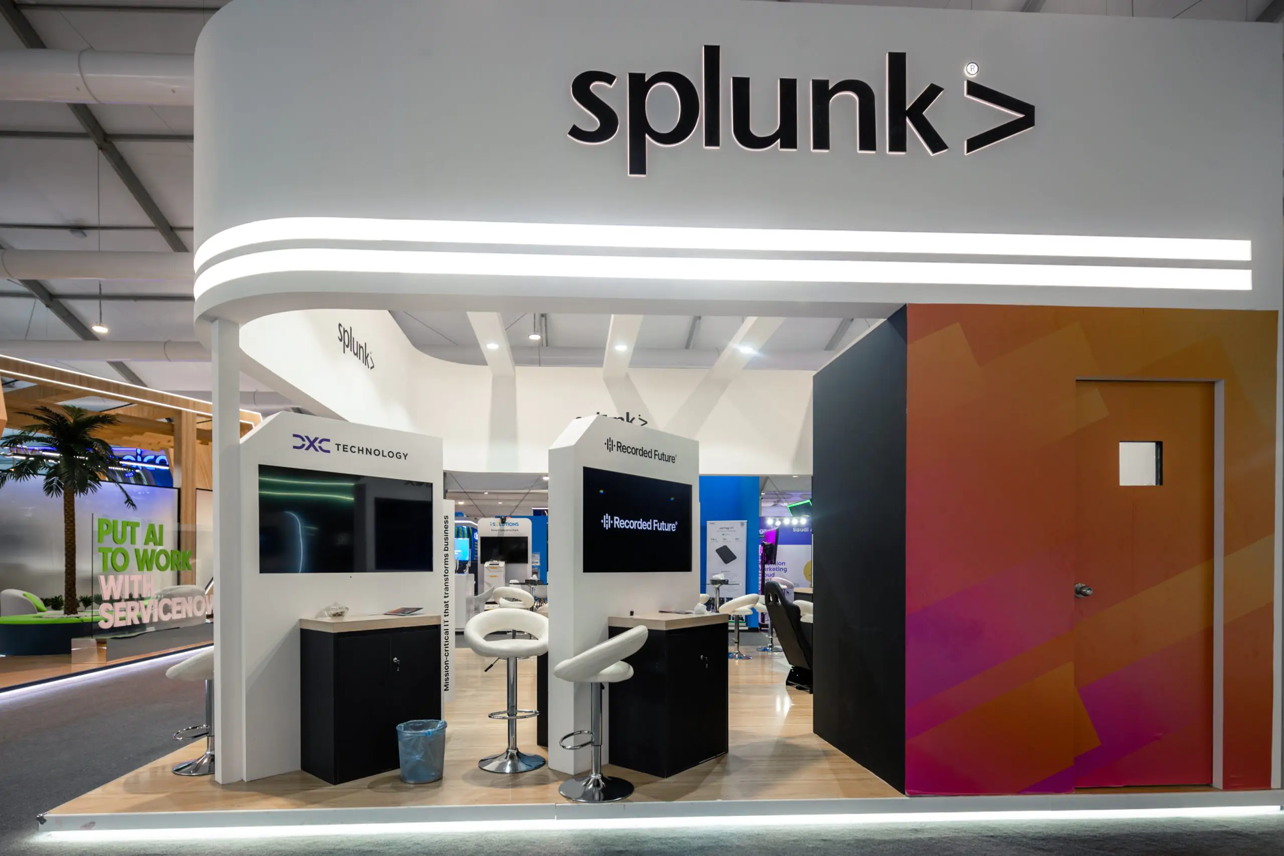 Splunk exhibition booth featuring modern design with partner displays like DXC Technology and Recorded Future, highlighting digital innovation solutions